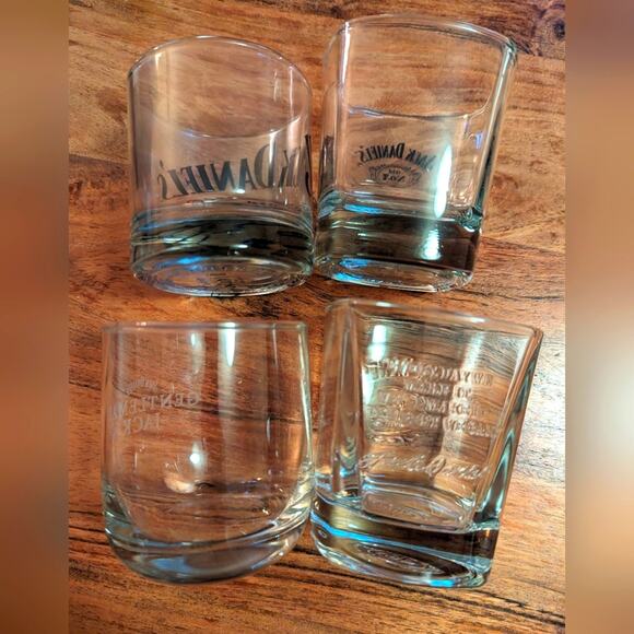 Jack Daniels Set of 4 Printed Etched Tennessee Whiskey Collectible Glasses - Picture 2 of 3